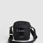 hombres bolsa crossbody con logo en relieve Pepe Jeans 44JTZ1292 negro