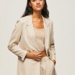 mujer blazer liso con hombreras Pepe Jeans 44JTZ134 fuerte