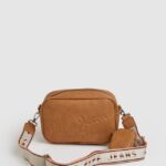 mujer bolsa crossbody con logo en relieve Pepe Jeans 44JTZ714 camello