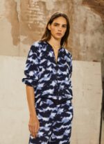 mujer chamarra bomber de camuflaje Pepe Jeans 44JTZ126 multi
