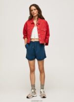 mujer chamarra de mezclilla regular fit Pepe Jeans 44JTZ141 estudio rojo - Imagen 3