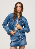 mujer chamarra de mezclilla regular fit Pepe Jeans 44JTZ97 mezclilla