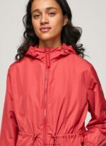 mujer chaqueta cortavientos con capucha Pepe Jeans 44JTZ129 estudio rojo - Imagen 3