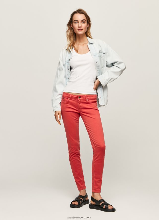 mujer_pantalones_pitillo_clasicos_pepe_jeans_44jtz315_estudio_rojo.jpg mujer pantalones pitillo clásicos Pepe Jeans 44JTZ315 estudio rojo - Imagen 1