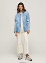 mujer sobrecamisa de mezclilla regular fit Pepe Jeans 44JTZ352 mezclilla - Imagen 4
