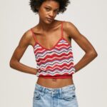 mujer top con estampado en zigzag Pepe Jeans 44JTZ226 estudio rojo